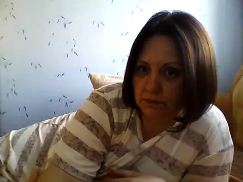 Snapshot of LockyCharm111 chatting on July 30, 4:22 am LockyCharm111 online show from July 30, 4:22 am