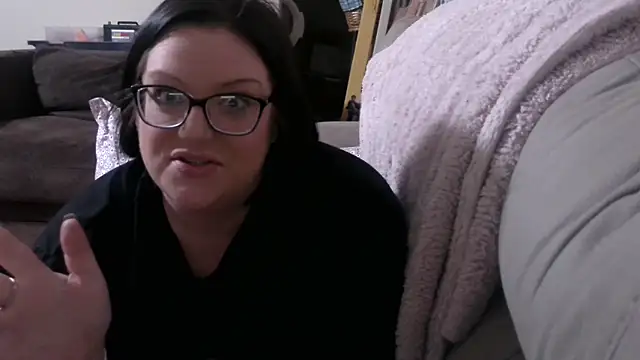 Snapshot of FreaksOffALeash3261 chatting on April 21, 3:46 am FreaksOffALeash3261 online show from April 21, 3:46 am