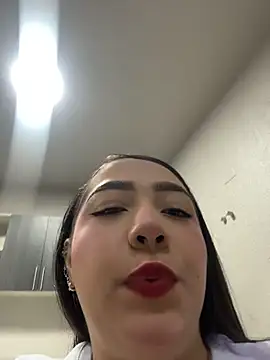 Hannah-Prada online show from May 1, 11:37 am
