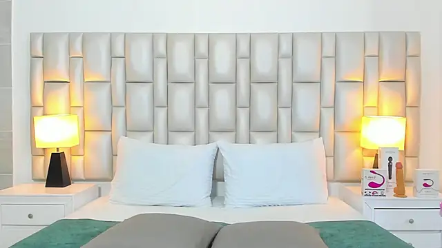 paola katy dicks online show from October 31, 7:59 pm