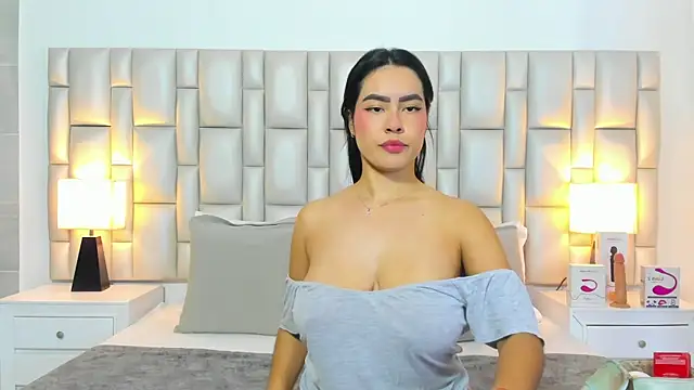 Snapshot of paola_katy_dicks chatting on June 19, 7:50 pm paola katy dicks online show from June 19, 7:50 pm
