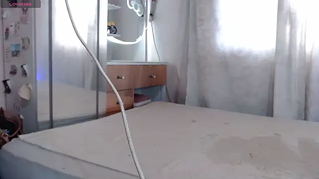 Gigi Moss1 online show from March 5, 2:35 pm