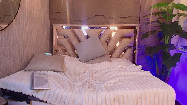 sasha gracee  online show from March 4, 12:55 pm