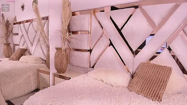 Evadne Stein online show from February 11, 9:09 pm