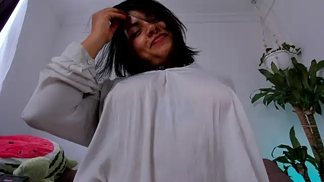 sara-jules online show from May 7, 3:28 pm