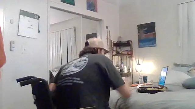 Tallhungandcloudy online show from February 14, 6:43 am