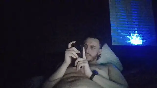 Snapshot of Tallhungandcloudy chatting on May 20, 7:14 am Tallhungandcloudy online show from May 20, 7:14 am