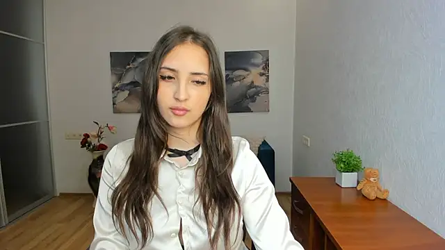 Effy Royse online show from June 28, 5:30 pm