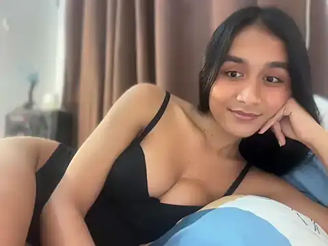 Snapshot of Ur_ts_morenaxx chatting on June 3, 3:39 pm Ur ts morenaxx online show from June 3, 3:39 pm