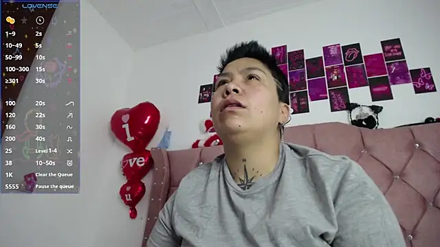 Snapshot of nat_evans8 chatting on June 18, 1:17 am nat evans8 online show from June 18, 1:17 am
