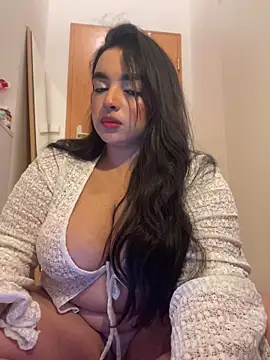 Snapshot of Mayaslow chatting on June 1, 9:05 pm Mayaslow online show from June 1, 9:05 pm