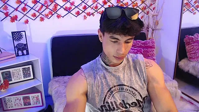 Snapshot of IanWest_ chatting on June 9, 6:08 pm IanWest online show from June 9, 6:08 pm