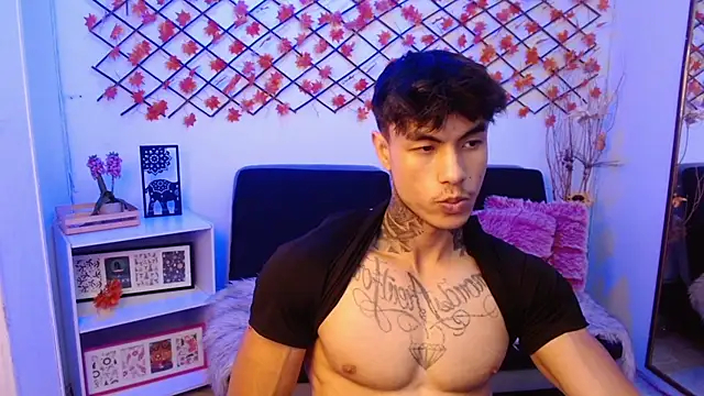 Snapshot of IanWest_ chatting on June 23, 9:46 pm IanWest online show from June 23, 9:46 pm