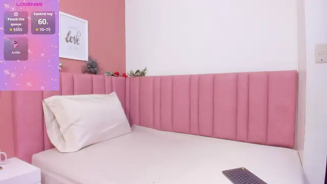 iris cuteface online show from July 1, 11:56 am