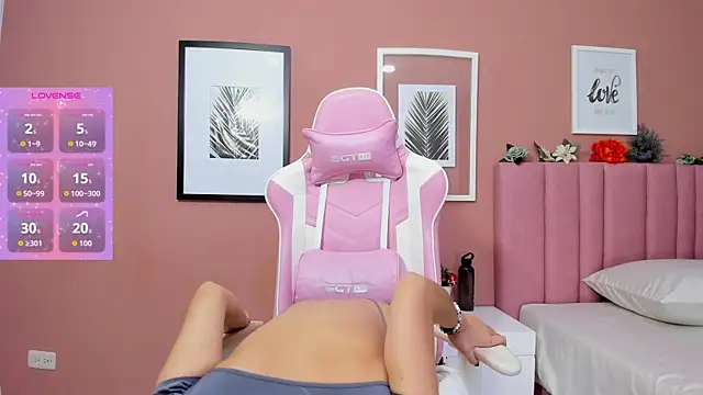 iris cuteface online show from July 15, 8:03 pm