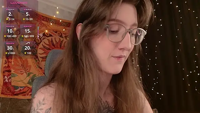 Snapshot of lolami_ chatting on May 7, 7:25 am lolami online show from May 7, 7:25 am