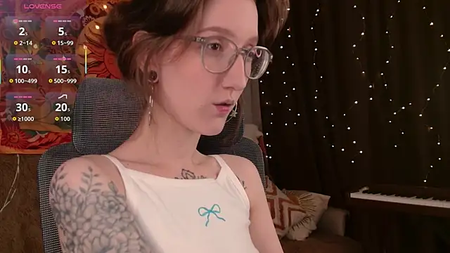 Snapshot of lolami_ chatting on June 24, 7:29 am lolami online show from June 24, 7:29 am