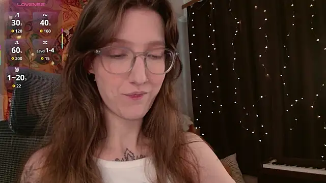 Snapshot of lolami_ chatting on June 28, 7:25 am lolami online show from June 28, 7:25 am