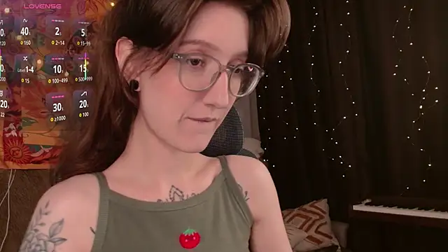 Snapshot of lolami_ chatting on July 4, 7:25 am lolami online show from July 4, 7:25 am
