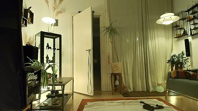 MiloXLive online show from March 13, 12:50 am