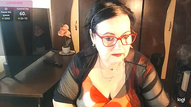 exiMIlf online show from June 19, 2:10 pm
