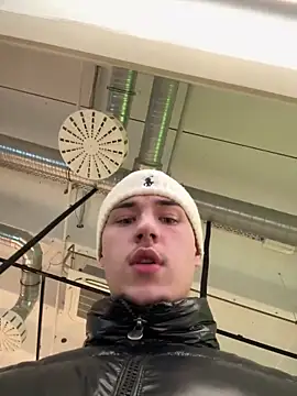 Snapshot of yourboydze chatting on February 11, 9:31 pm yourboydze online show from February 11, 9:31 pm