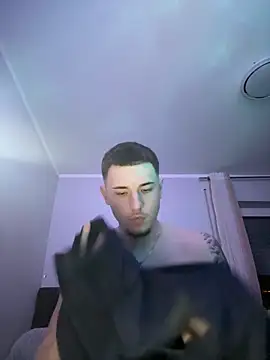 Snapshot of yourboydze chatting on February 17, 8:26 pm yourboydze online show from February 17, 8:26 pm