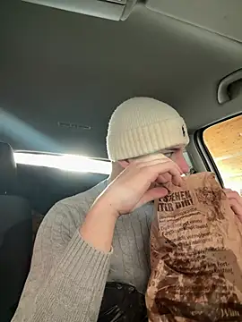 Snapshot of yourboydze chatting on February 20, 8:05 am yourboydze online show from February 20, 8:05 am