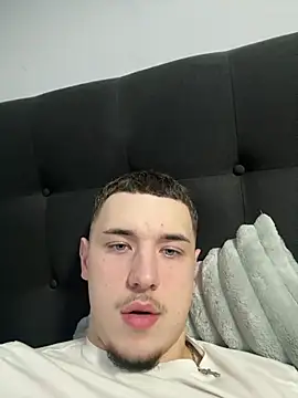 Snapshot of yourboydze chatting on February 20, 8:53 pm yourboydze online show from February 20, 8:53 pm