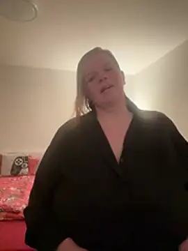 Laura-Loveyou online show from March 14, 5:07 pm