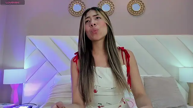 Snapshot of ValeryGomezz chatting on May 8, 1:16 pm ValeryGomezz online show from May 8, 1:16 pm