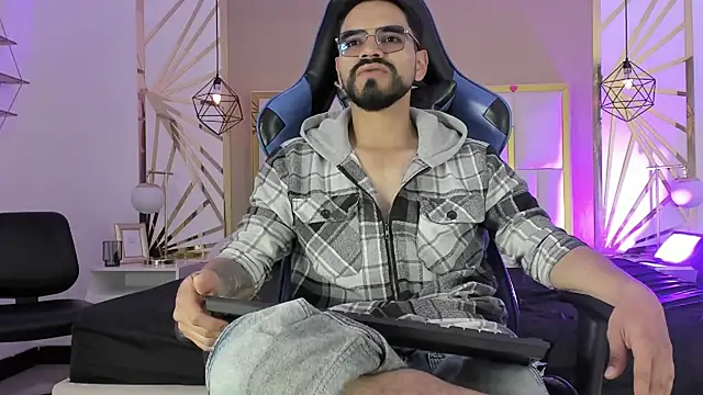 Snapshot of HotPulse_vc chatting on February 18, 12:23 pm HotPulse vc online show from February 18, 12:23 pm