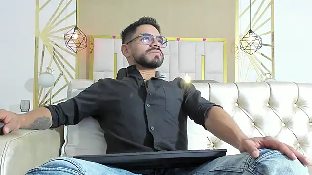 Snapshot of HotPulse_vc chatting on March 10, 12:32 pm HotPulse vc online show from March 10, 12:32 pm