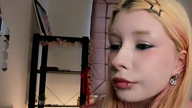 WarmAtEdges online show from April 25, 2:47 pm
