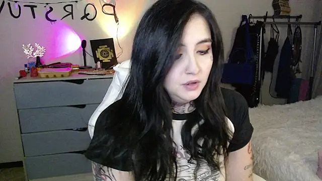 Snapshot of Rin_Tozier chatting on June 9, 8:31 pm Rin Tozier online show from June 9, 8:31 pm