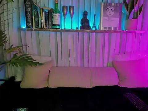 Snapshot of Miss-liaa chatting on March 8, 2:04 am Miss-liaa online show from March 8, 2:04 am