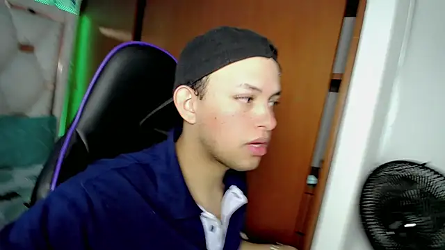 Top and bottom online show from February 20, 8:09 pm