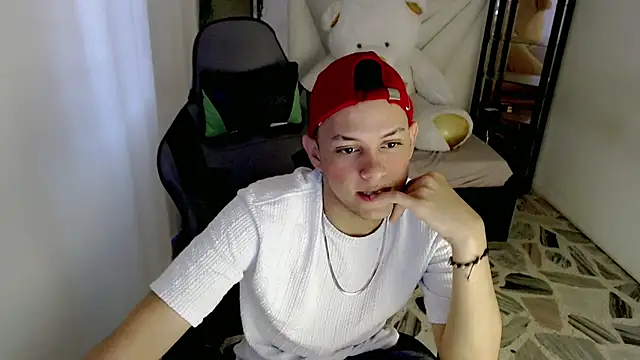 Top and bottom online show from April 30, 8:04 pm
