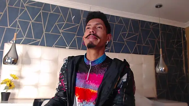 NoaahTylor online show from February 13, 7:32 pm