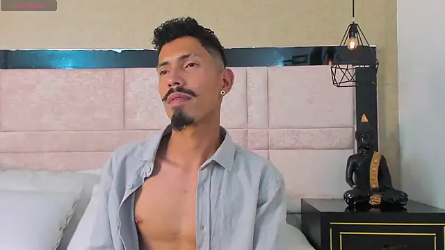 NoaahTylor online show from March 13, 7:42 pm