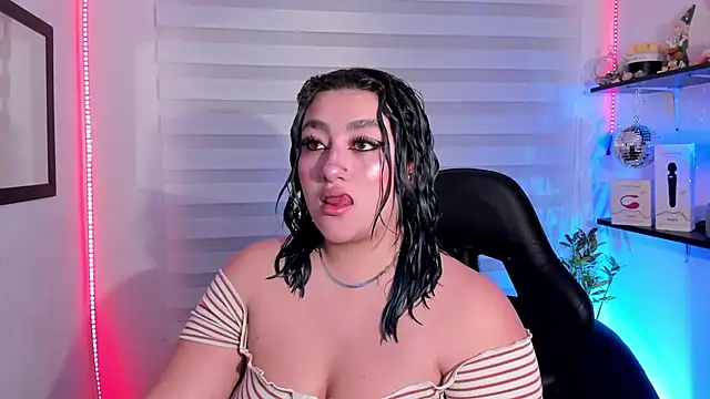 Emily Jonesh online show from July 26, 12:34 pm