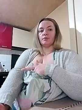 HotStepmommy4 online show from February 12, 10:05 pm