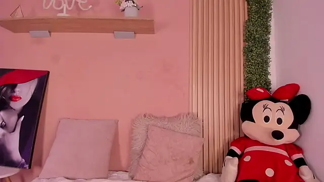 Snapshot of Winnie_cutee chatting on June 25, 5:12 am Winnie cutee online show from June 25, 5:12 am