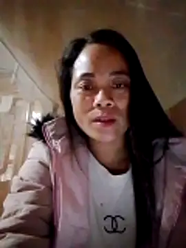 molly-xx online show from April 29, 10:41 am