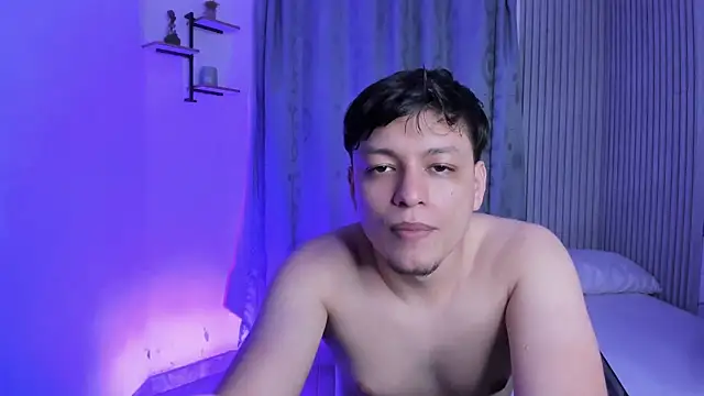 RaiderandRoxie1 online show from June 10, 1:39 am