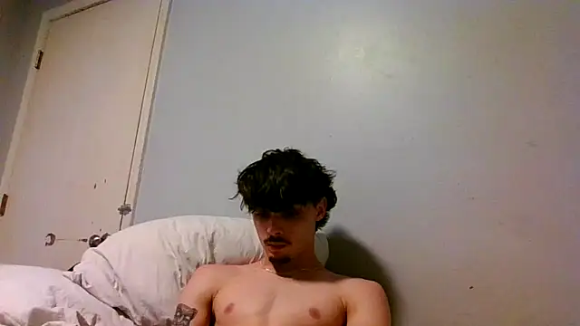 Snapshot of benriskey12 chatting on April 8, 3:50 am benriskey12 online show from April 8, 3:50 am