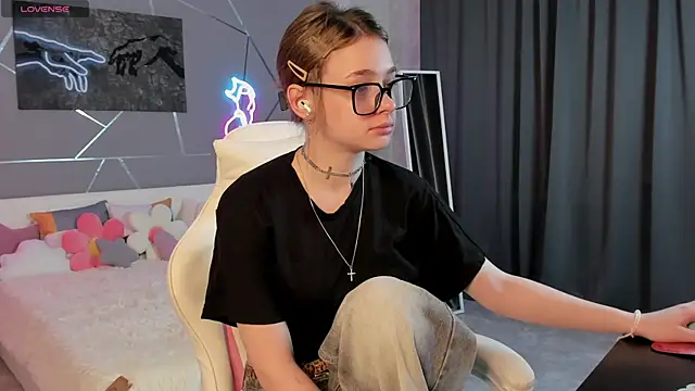 Snapshot of naomi_reiss chatting on July 21, 1:41 am naomi reiss online show from July 21, 1:41 am