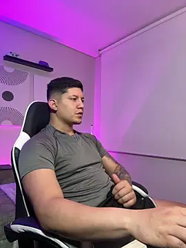  robertobaggioo online show from March 7, 6:43 am