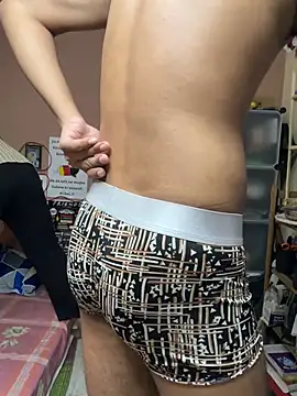 Snapshot of Yk_physique chatting on July 2, 7:03 am Yk physique online show from July 2, 7:03 am
