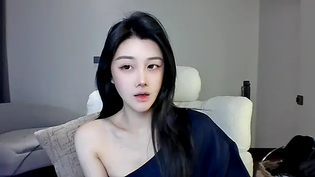 MedeLineayr online show from May 2, 2:22 pm